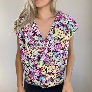 CAbi #5211 Eden Floral Wrap Top Flower Power Cap Sleeves Size Extra Small V-Neck